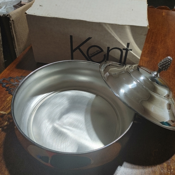 Kent Silversmith's Pyrex Serving Bowl Holder - Picture 1 of 2